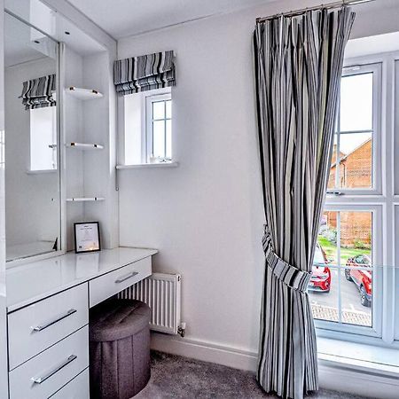 Entire House Sleeps 8 Near The River Thames Мейдънхед Екстериор снимка