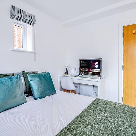 Entire House Sleeps 8 Near The River Thames Мейдънхед Екстериор снимка