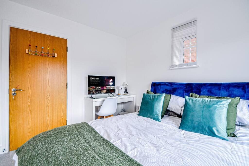 Entire House Sleeps 8 Near The River Thames Мейдънхед Екстериор снимка