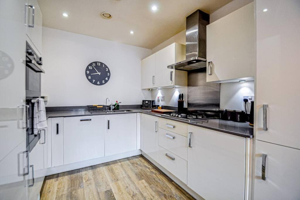 Entire House Sleeps 8 Near The River Thames Мейдънхед Екстериор снимка
