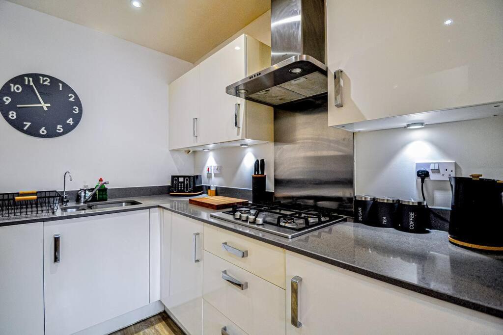 Entire House Sleeps 8 Near The River Thames Мейдънхед Екстериор снимка