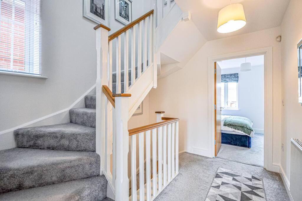 Entire House Sleeps 8 Near The River Thames Мейдънхед Екстериор снимка