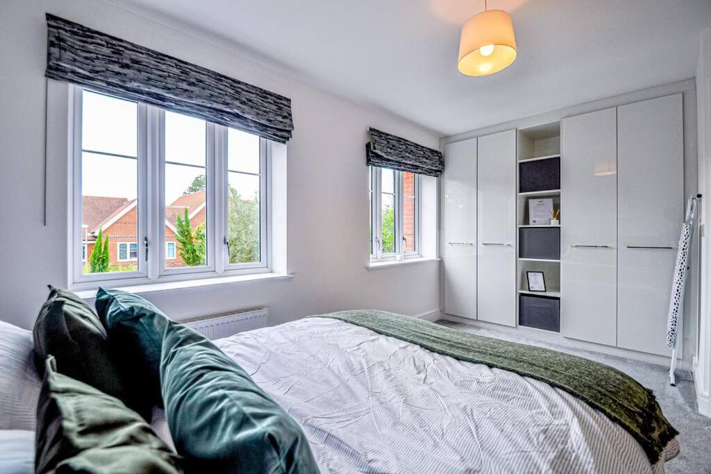 Entire House Sleeps 8 Near The River Thames Мейдънхед Екстериор снимка