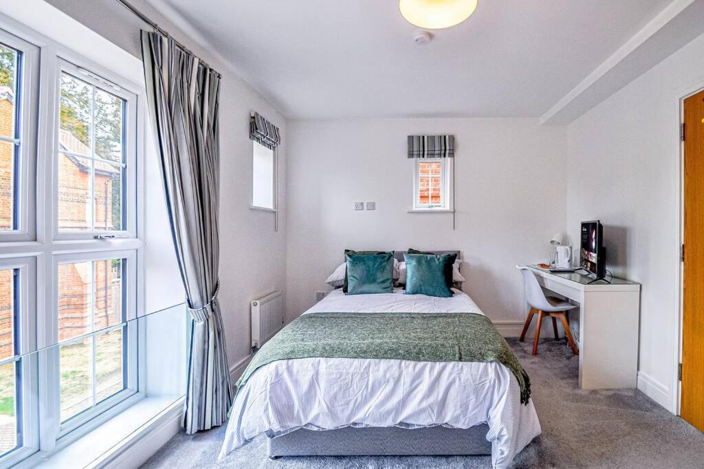Entire House Sleeps 8 Near The River Thames Мейдънхед Екстериор снимка