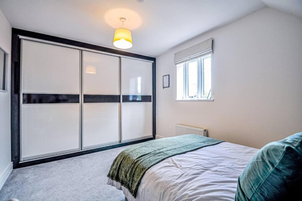 Entire House Sleeps 8 Near The River Thames Мейдънхед Екстериор снимка