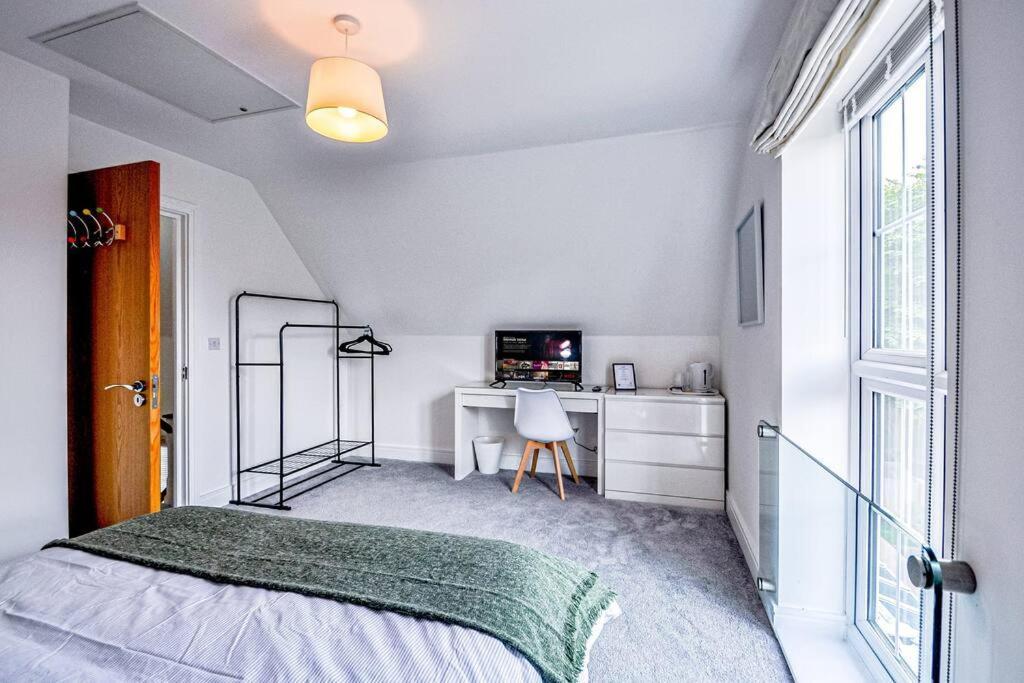 Entire House Sleeps 8 Near The River Thames Мейдънхед Екстериор снимка