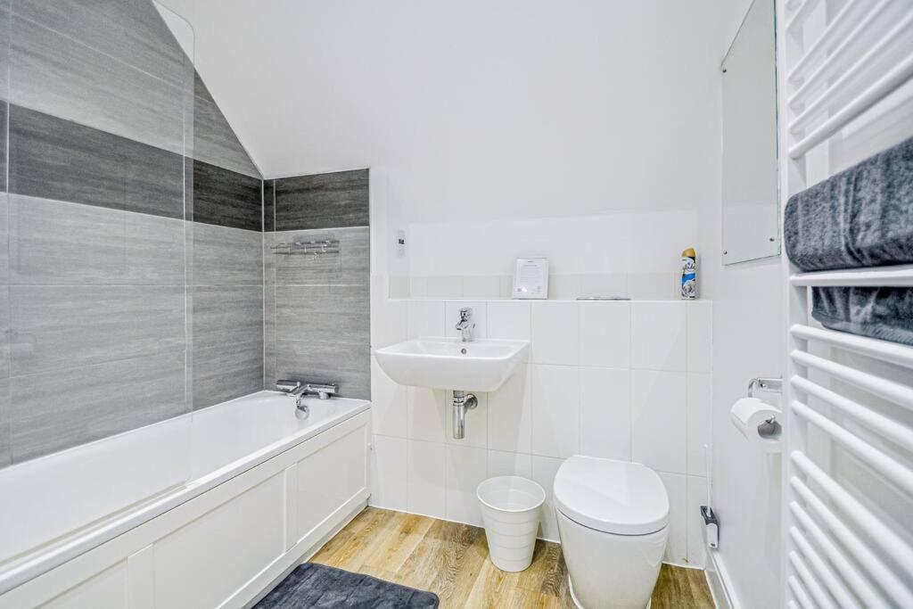 Entire House Sleeps 8 Near The River Thames Мейдънхед Екстериор снимка