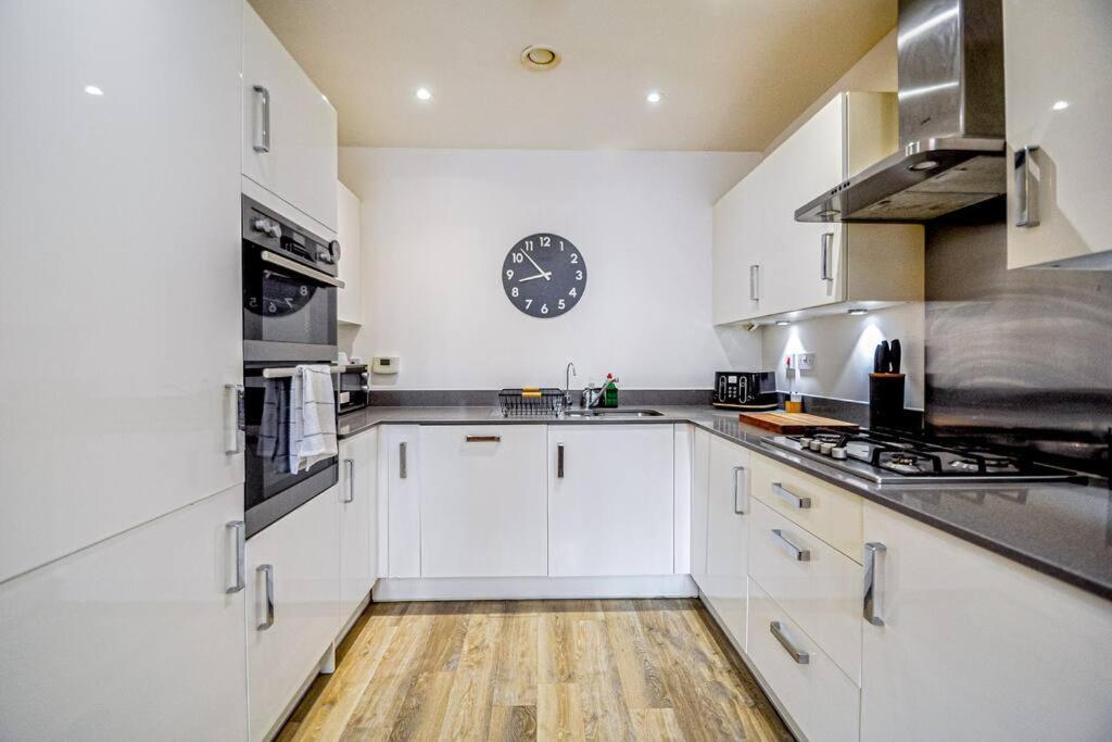 Entire House Sleeps 8 Near The River Thames Мейдънхед Екстериор снимка