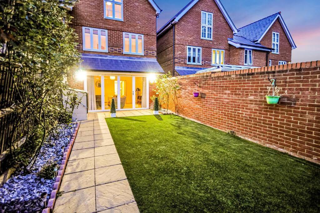 Entire House Sleeps 8 Near The River Thames Мейдънхед Екстериор снимка