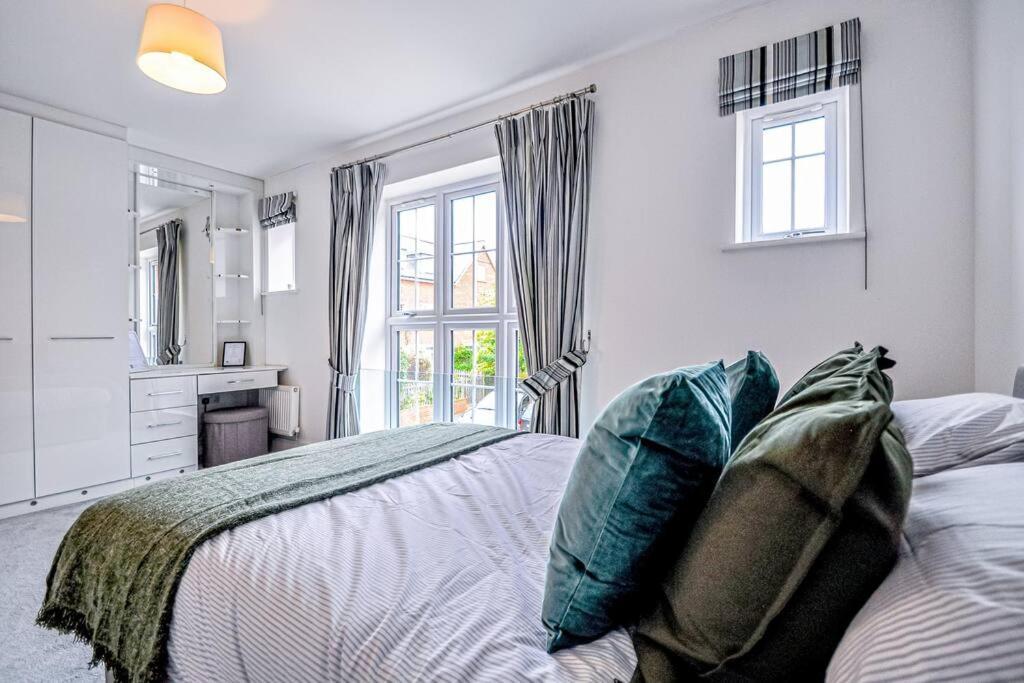 Entire House Sleeps 8 Near The River Thames Мейдънхед Екстериор снимка