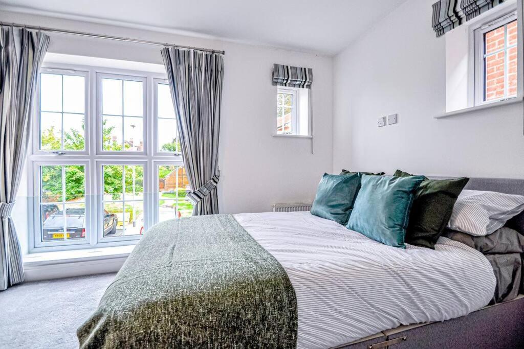 Entire House Sleeps 8 Near The River Thames Мейдънхед Екстериор снимка