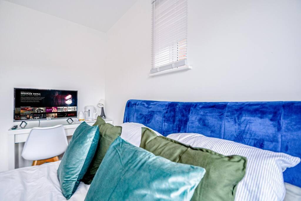 Entire House Sleeps 8 Near The River Thames Мейдънхед Екстериор снимка
