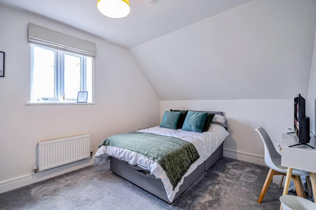 Entire House Sleeps 8 Near The River Thames Мейдънхед Екстериор снимка