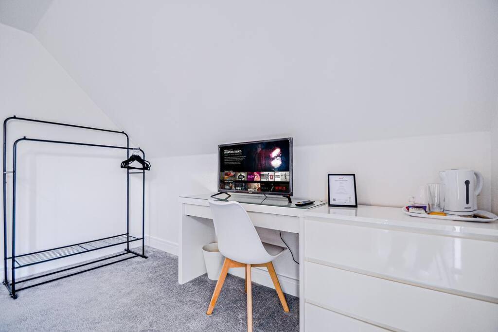 Entire House Sleeps 8 Near The River Thames Мейдънхед Екстериор снимка