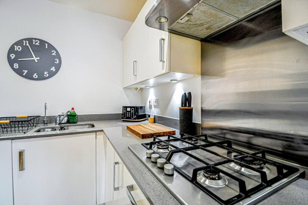 Entire House Sleeps 8 Near The River Thames Мейдънхед Екстериор снимка