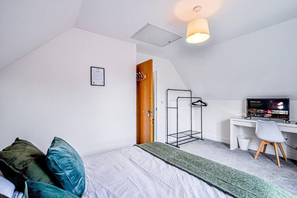 Entire House Sleeps 8 Near The River Thames Мейдънхед Екстериор снимка
